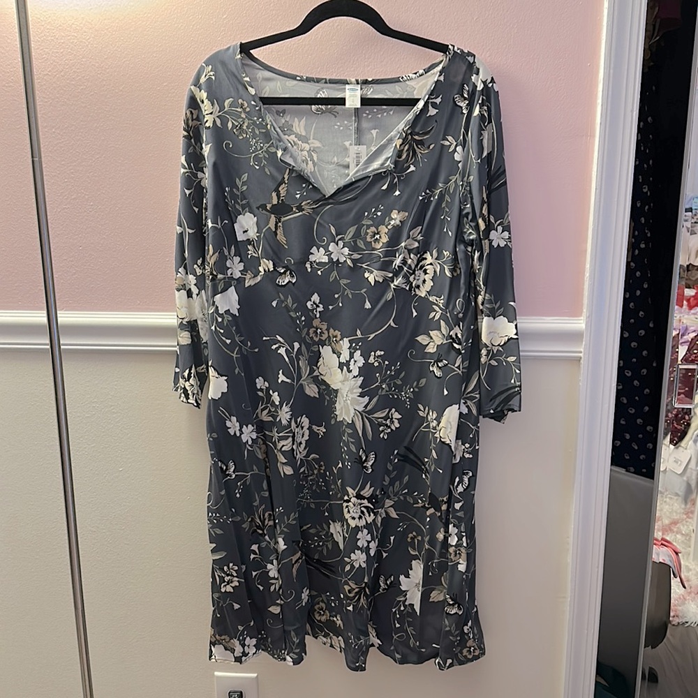 NWT Old Navy Floral Gray Maternity Shift Dress in Large